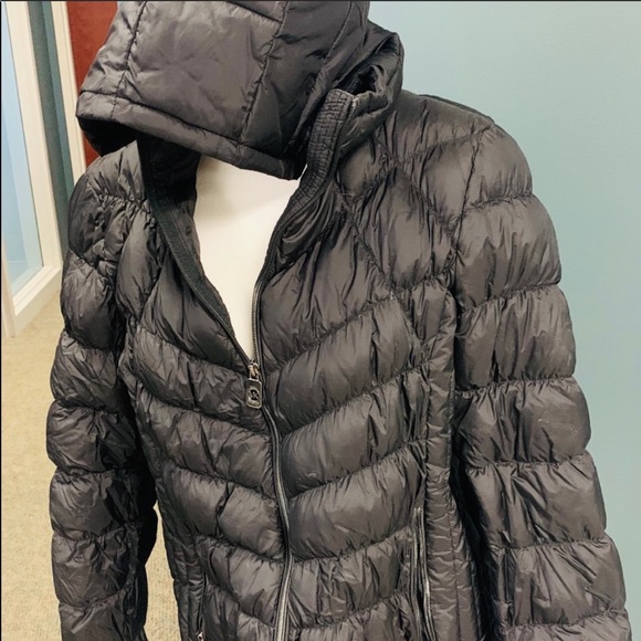 Michael Kors lightweight puffer jacket - Picture 3 of 4